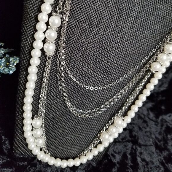 3pc Pearl set with necklace, earrings and ring - Picture 2 of 4